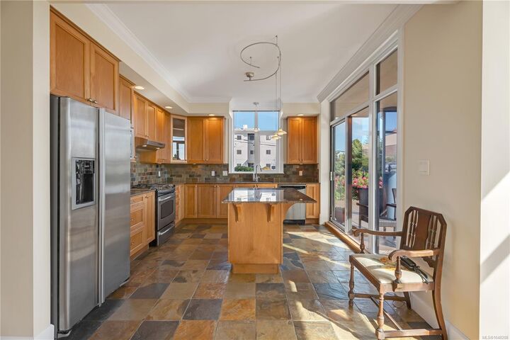 Property Photo:  225 Rosehill St #101  BC V9S 1E1 