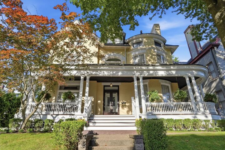 Property Photo:  617 Saint James Street  PA 15232 