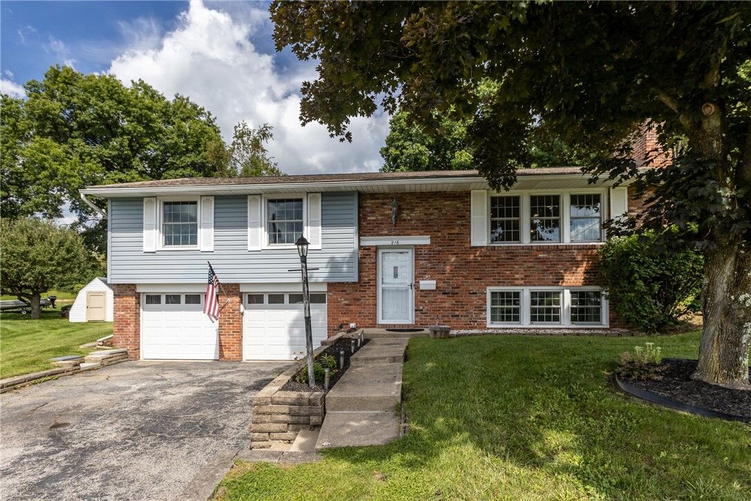 Property Photo: 216 Oak Heights Dr PA 15071