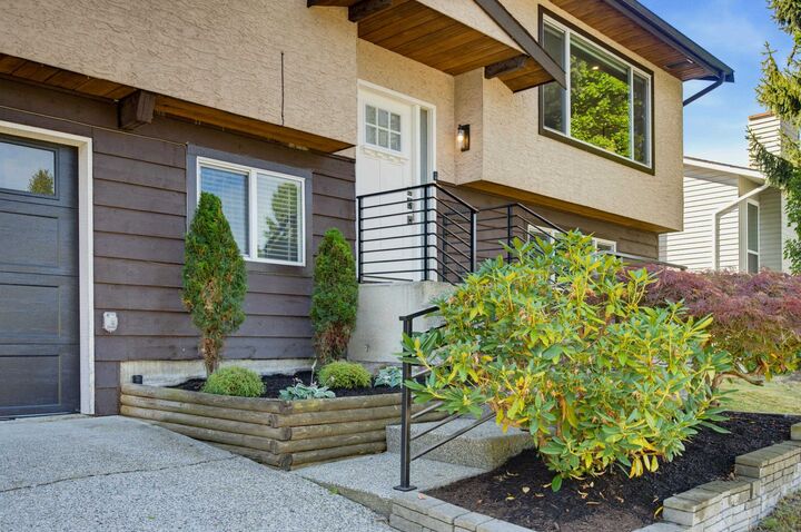 Property Photo:  26866 32A Avenue  BC V4W 3G4 