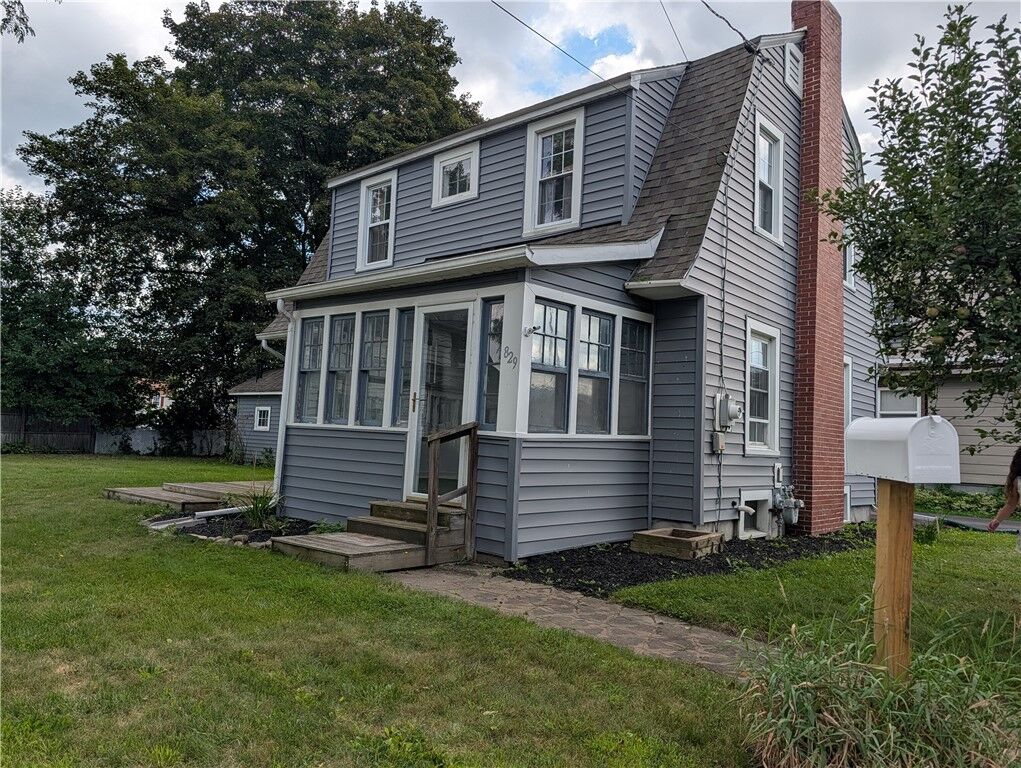 Property Photo:  829 Broadway Street  NY 14904 