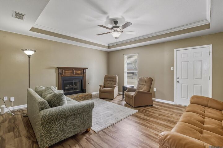 Property Photo: 4445 Country Hill Dr LA 70816