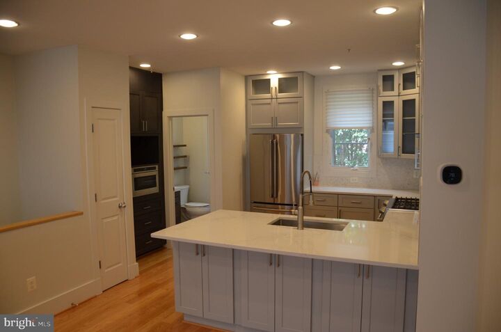 Property Photo:  708 N Henry Street  VA 22314 