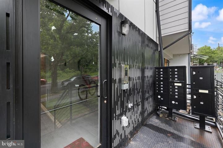 Property Photo:  2209 M Street NE 1  DC 20002 