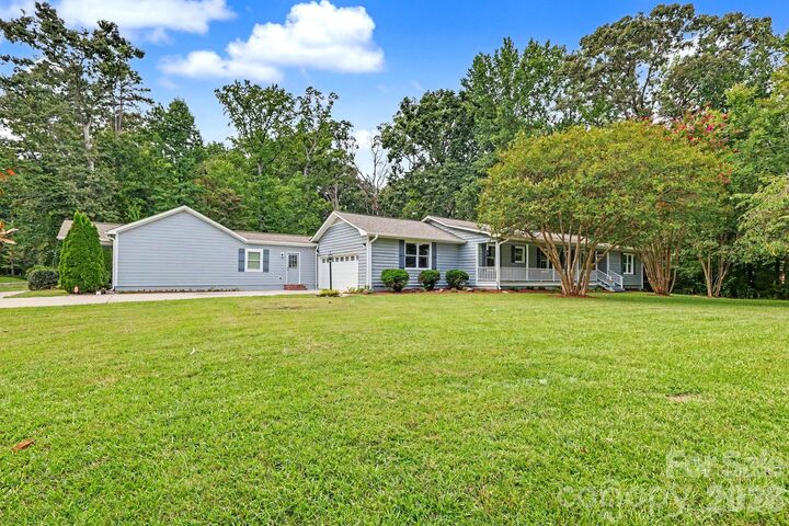 Property Photo:  3201 Fairforest Drive  NC 28104 