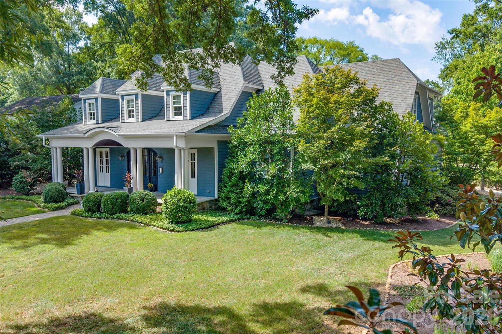 Property Photo:  2800 Wintergreen Drive  NC 28211 