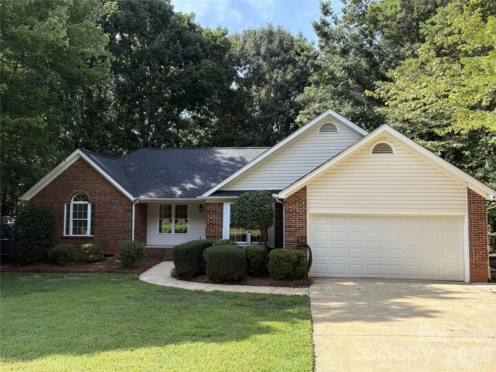 Property Photo: 13800 Woody Point Road NC 28278