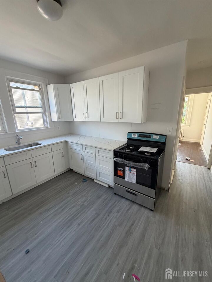 Property Photo:  924 Monroe Avenue  NJ 07201 