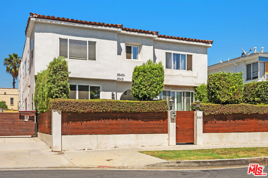 Property Photo:  8547 Cashio St  CA 90035 