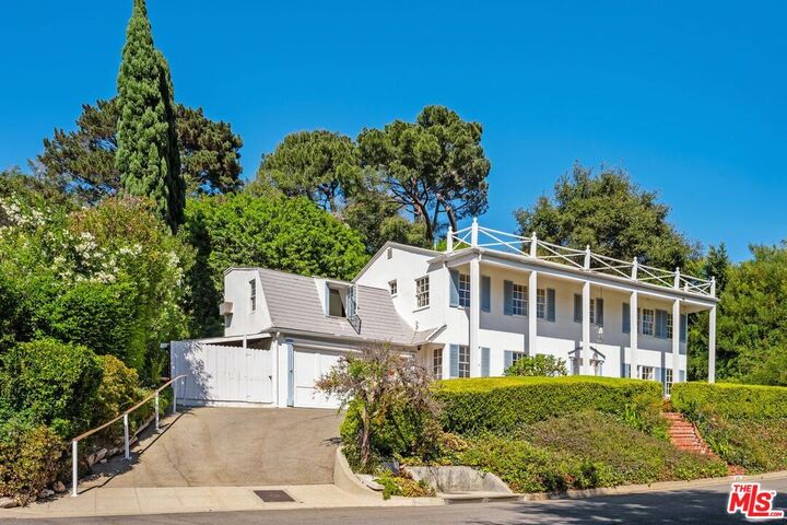Property Photo:  979 Casiano Rd  CA 90049 