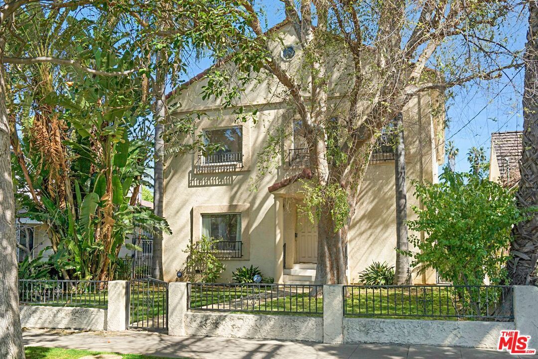 Property Photo:  3836 Mound View Ave  CA 91604 