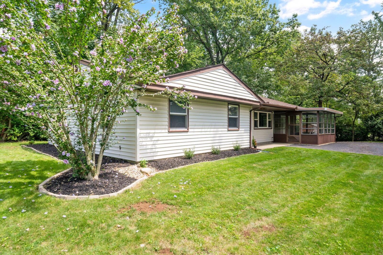 Property Photo:  2255 Cherokee Drive  OH 43140 