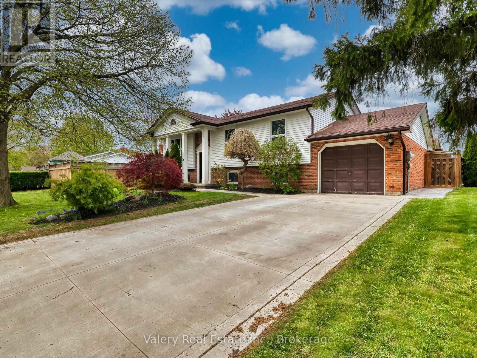 Property Photo:  36 Rochelle Drive  ON L2M 6Y9 