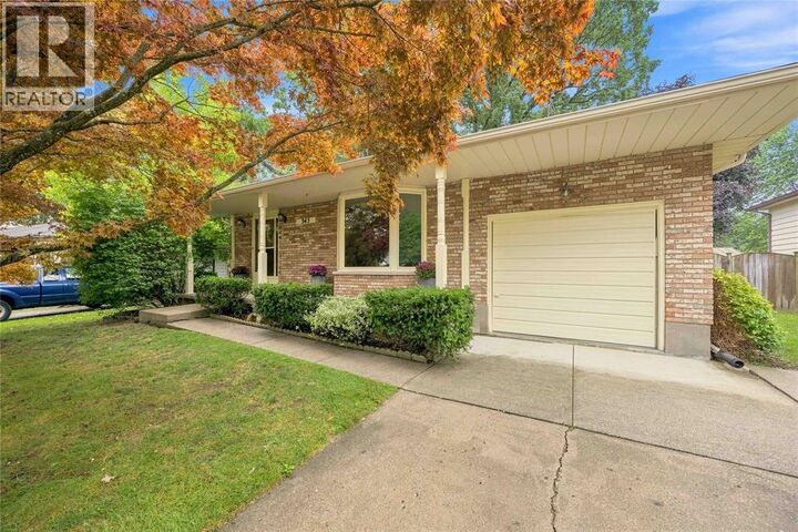 Property Photo:  345 Brentwood Crescent  ON N0N 1G0 