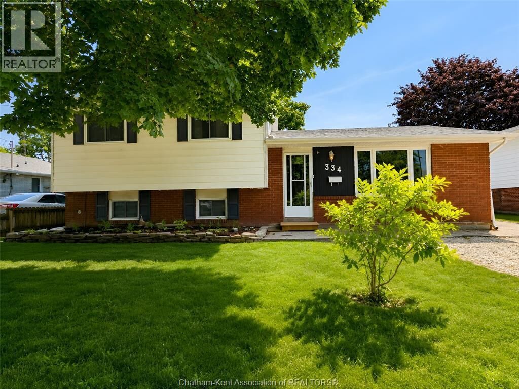 Property Photo: 334 McNaughton Avenue ON N7L 2G9