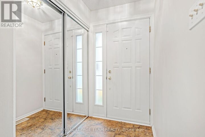 Property Photo:  455 Kintyre Private 455  ON K2C 3M9 