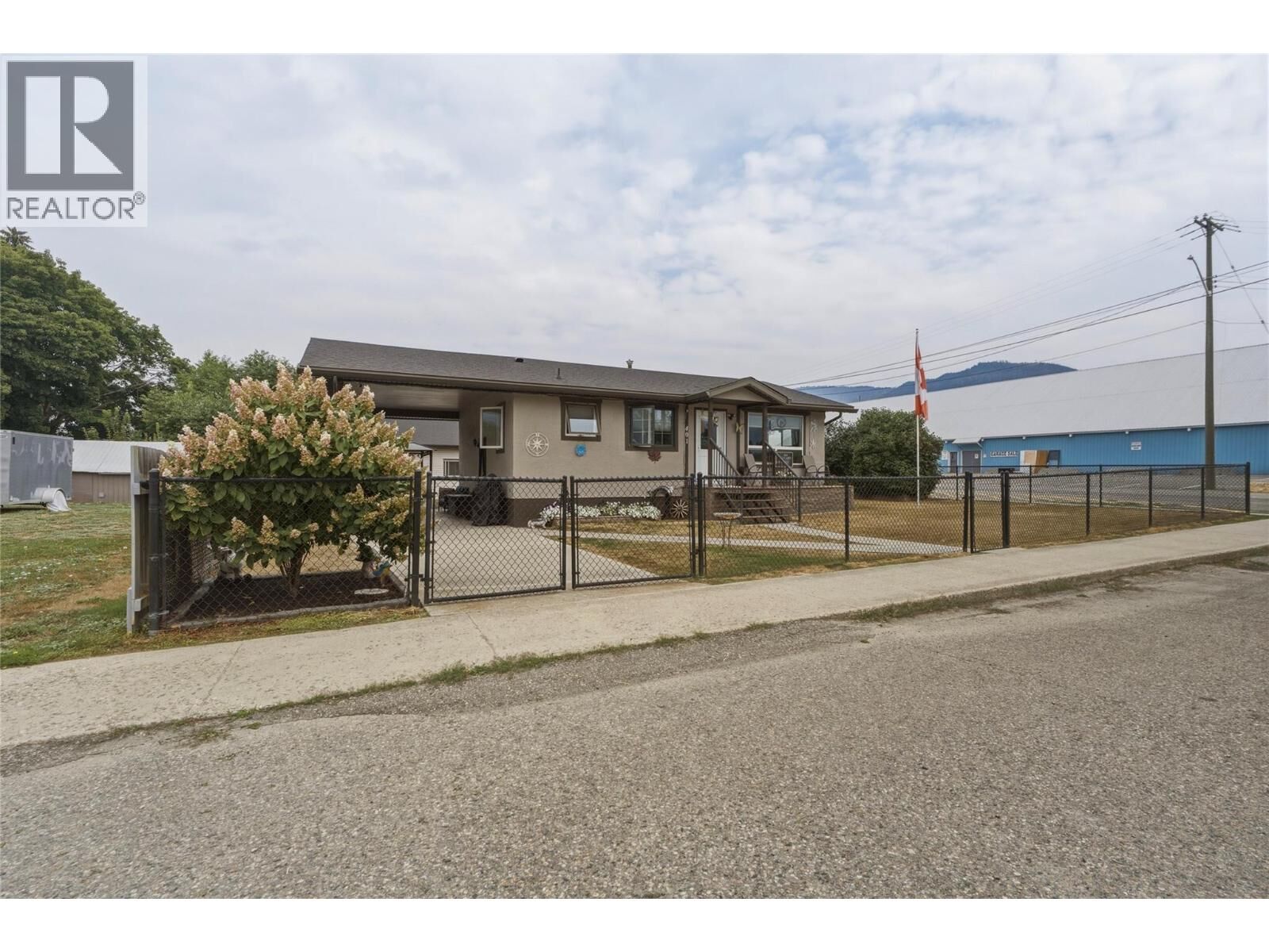 Photo de la propriété:  401 Howard Avenue  BC V4Y 4A4 