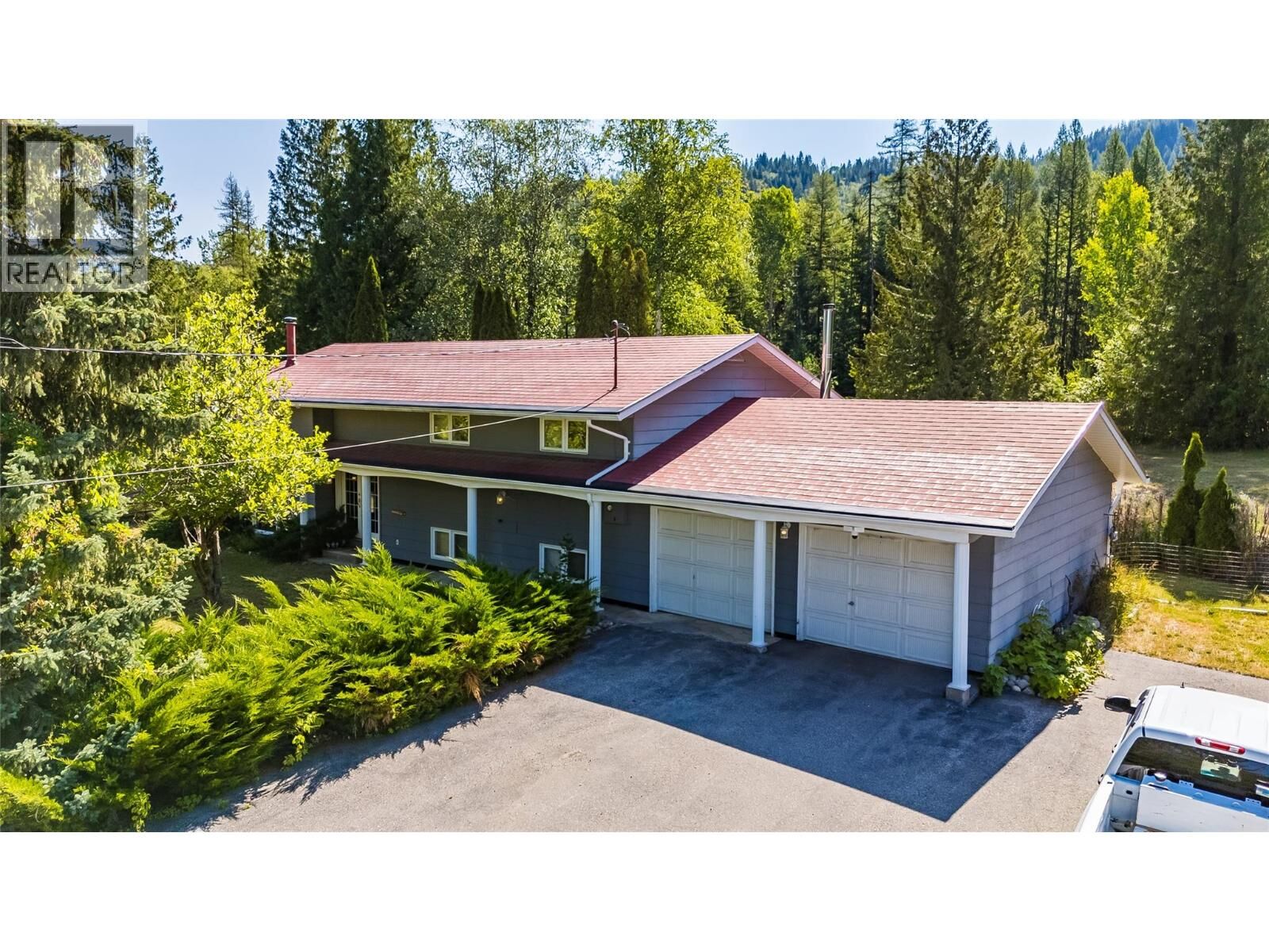 Property Photo: 1076 Columbia Gardens Road BC V0G 1L1