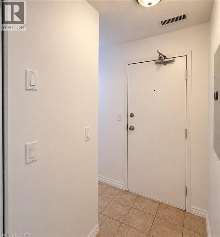 Property Photo:  124 King Street North 2  ON N2J 2X8 