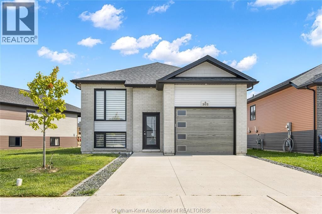 Property Photo:  203 Moonstone Crescent  ON N7M 0S1 