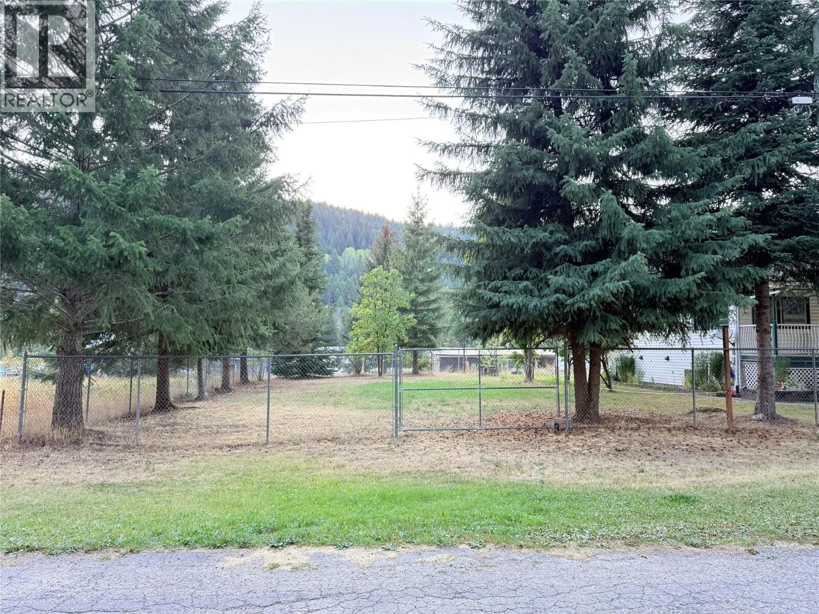 Property Photo:  537 N Kimberley Avenue  BC V0H 1J0 
