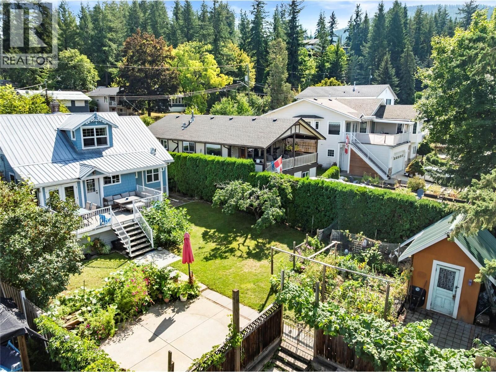 Property Photo:  591 6 Street Southeast  BC V1E 4E5 