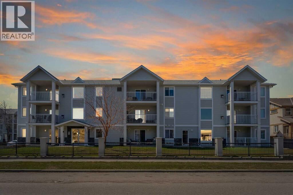 Property Photo:  7106 Valleyview Park Southeast  AB T2B 3R6 