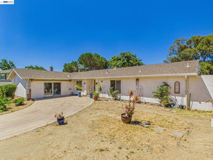 Property Photo: 327 Steven Cir CA 94510