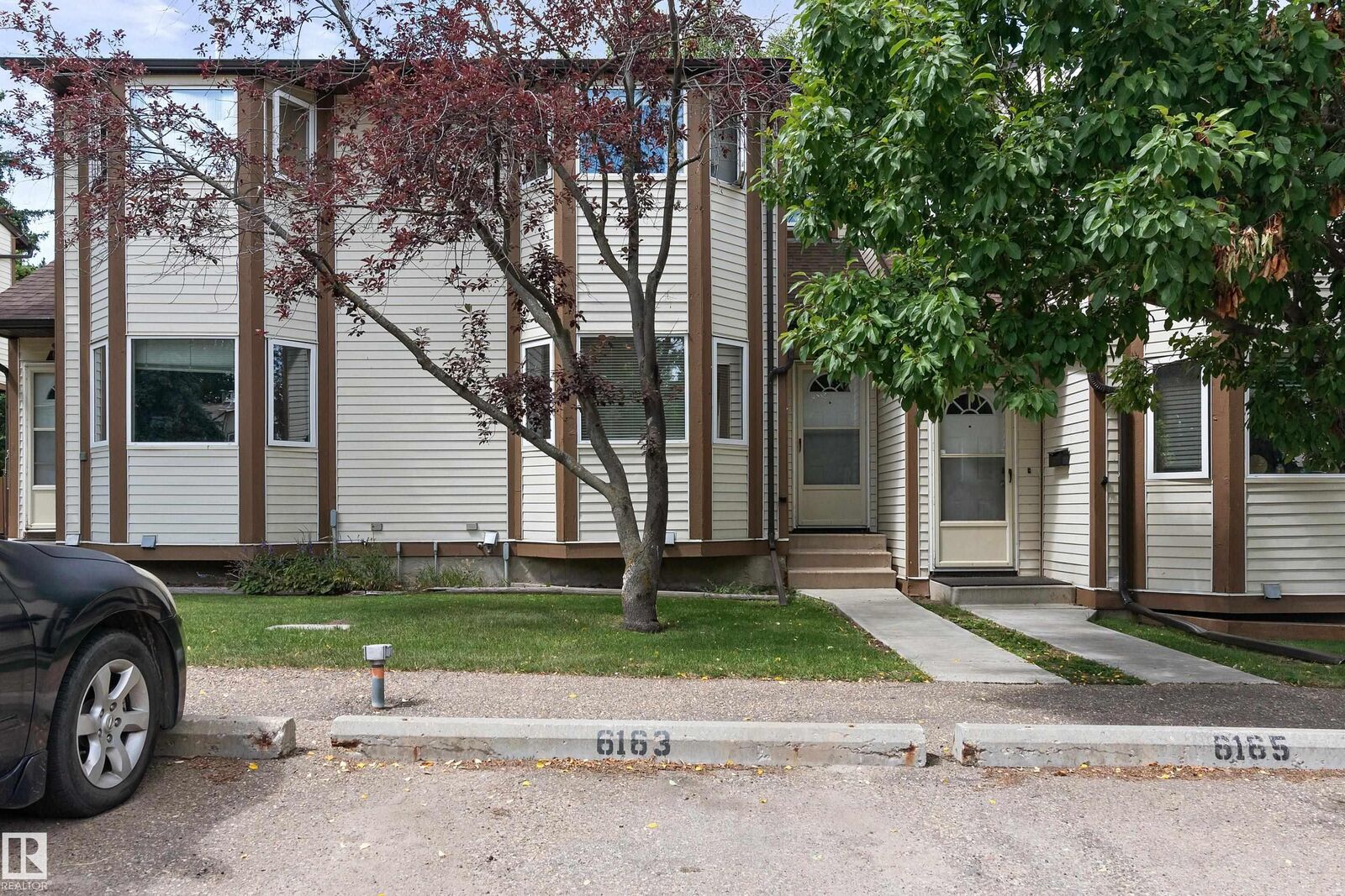 Property Photo:  6163 38 Avenue NW  AB T6L 3Z5 