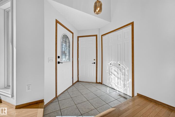 Property Photo:  468 Davenport Place  AB T8H 1R9 