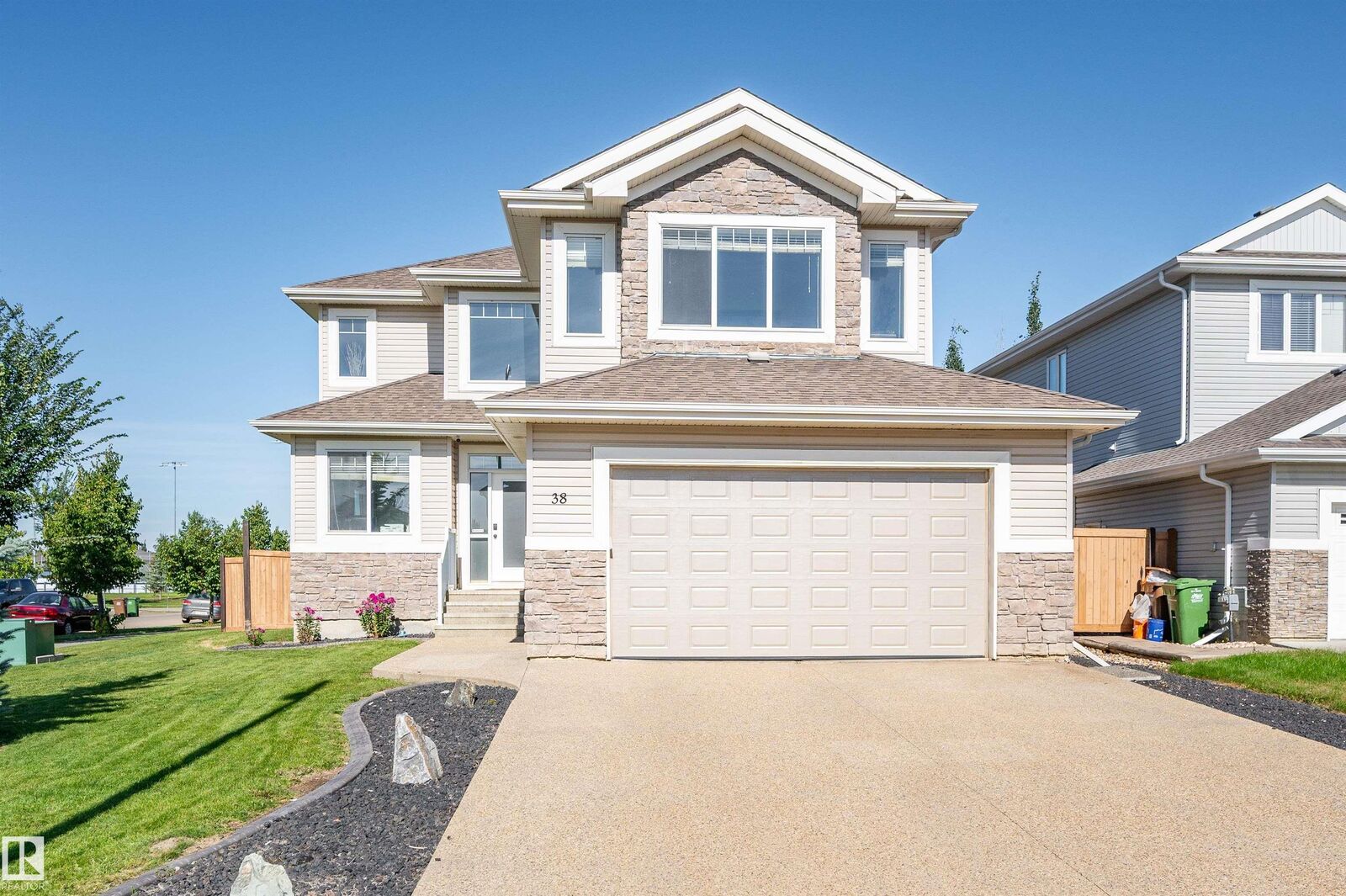 Property Photo:  38 Noble Close  AB T8N 4C1 