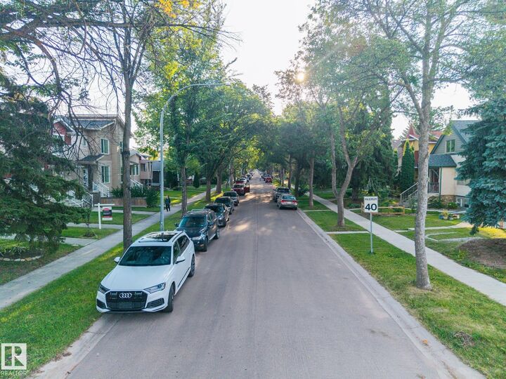 Property Photo:  8952 81 Avenue NW  AB T6C 0W8 