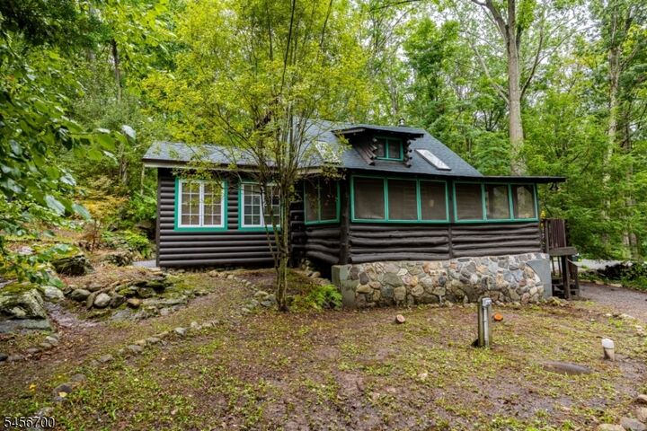Property Photo:  8 Mountainside Dr  NJ 07461 