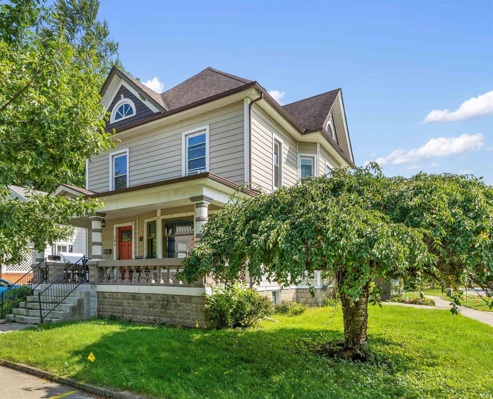 Property Photo: 204 E Diamond Street IN 46755