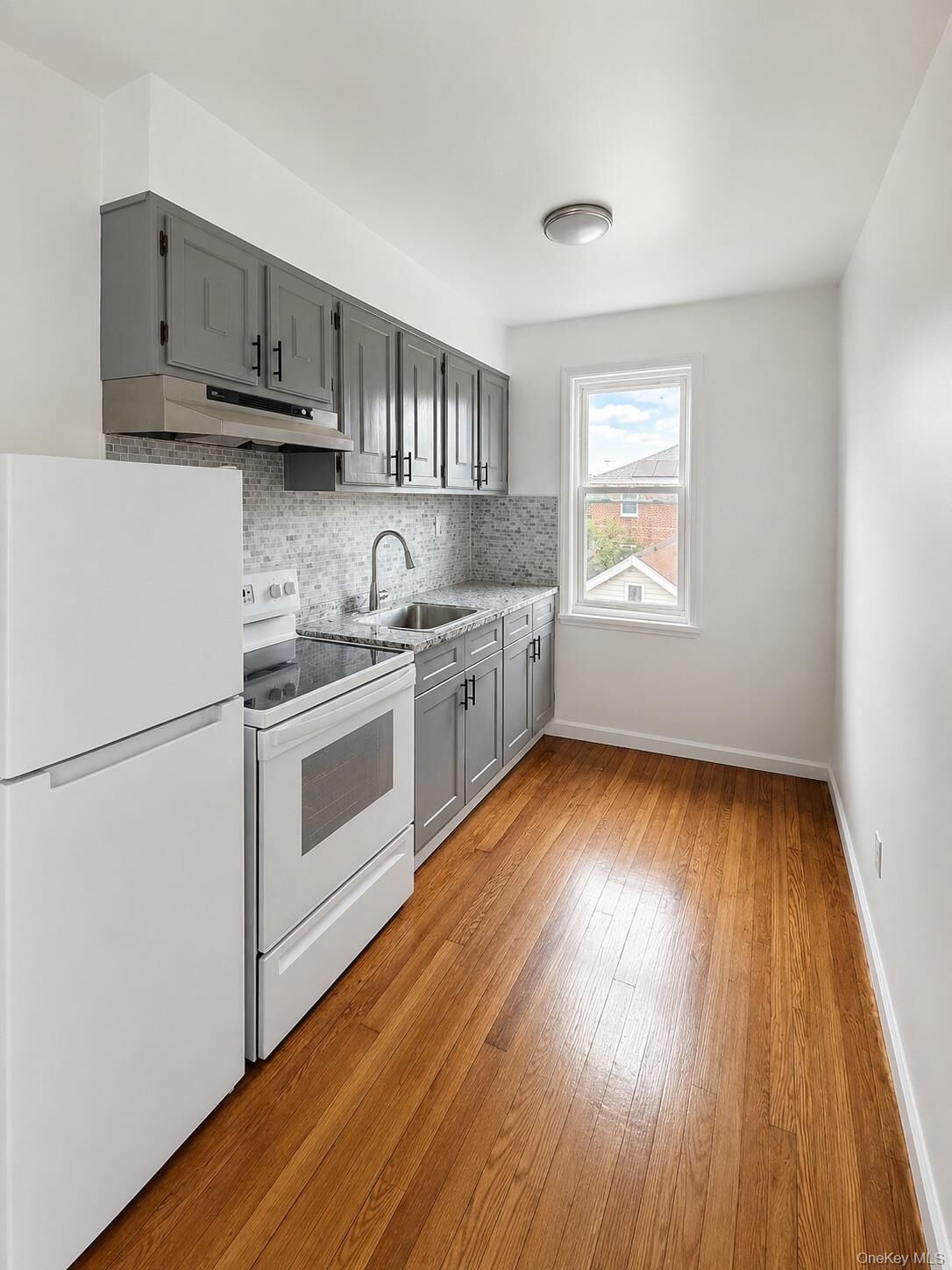 Property Photo:  826 Wilcox Avenue 2  NY 10465 
