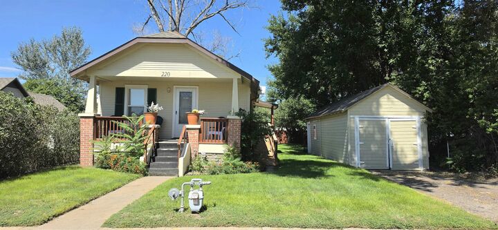 Property Photo:  220 E Church St  NE 69147 