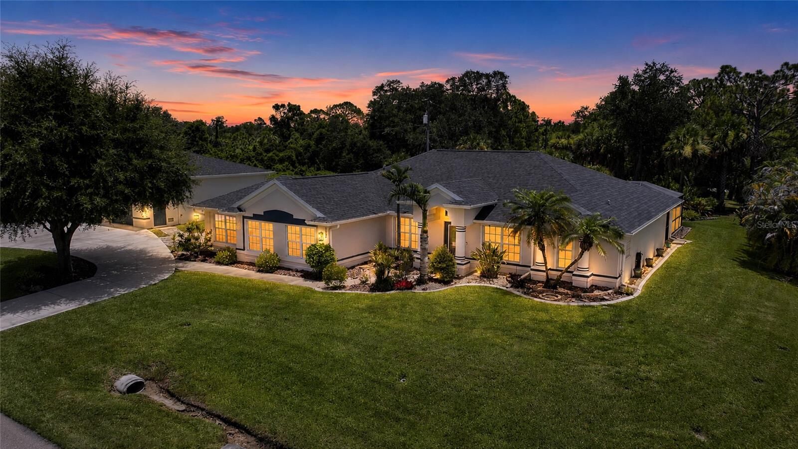 Property Photo:  1282 Clearview Drive  FL 33953 