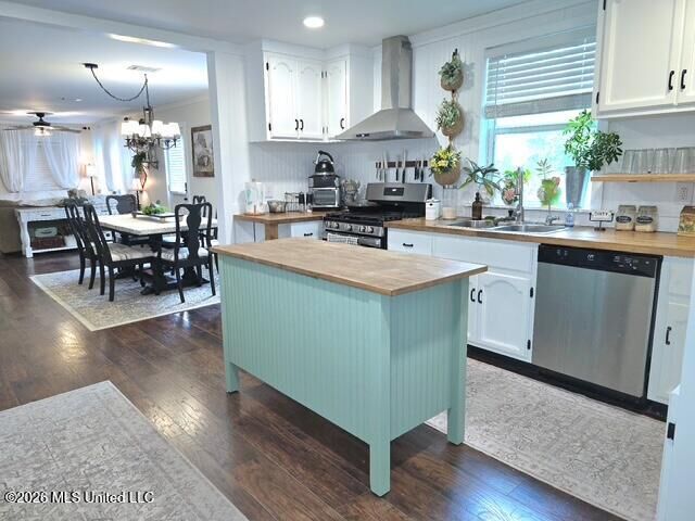 Property Photo: 220 W Batson Avenue MS 39577