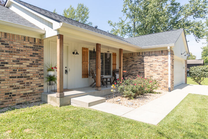 Property Photo: 5532 Arrowhead Drive IN 46140