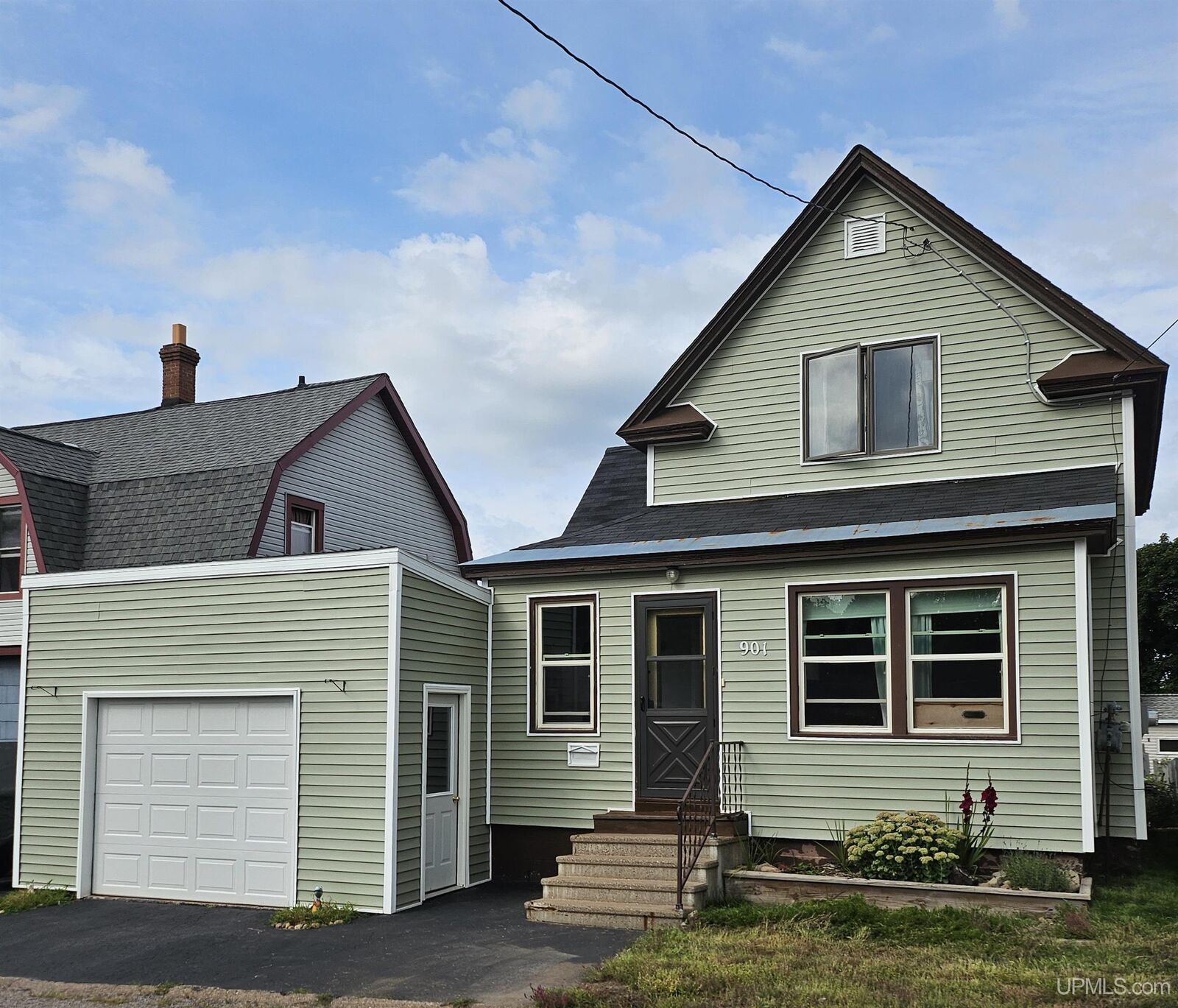 Property Photo:  901 North Street  MI 49930 