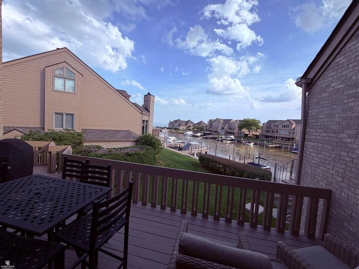 Property Photo:  26151 Harbour Pointe Dr N Drive  MI 48045-3209 