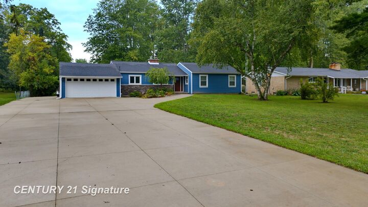 Property Photo:  541 Warren Avenue  MI 48433 