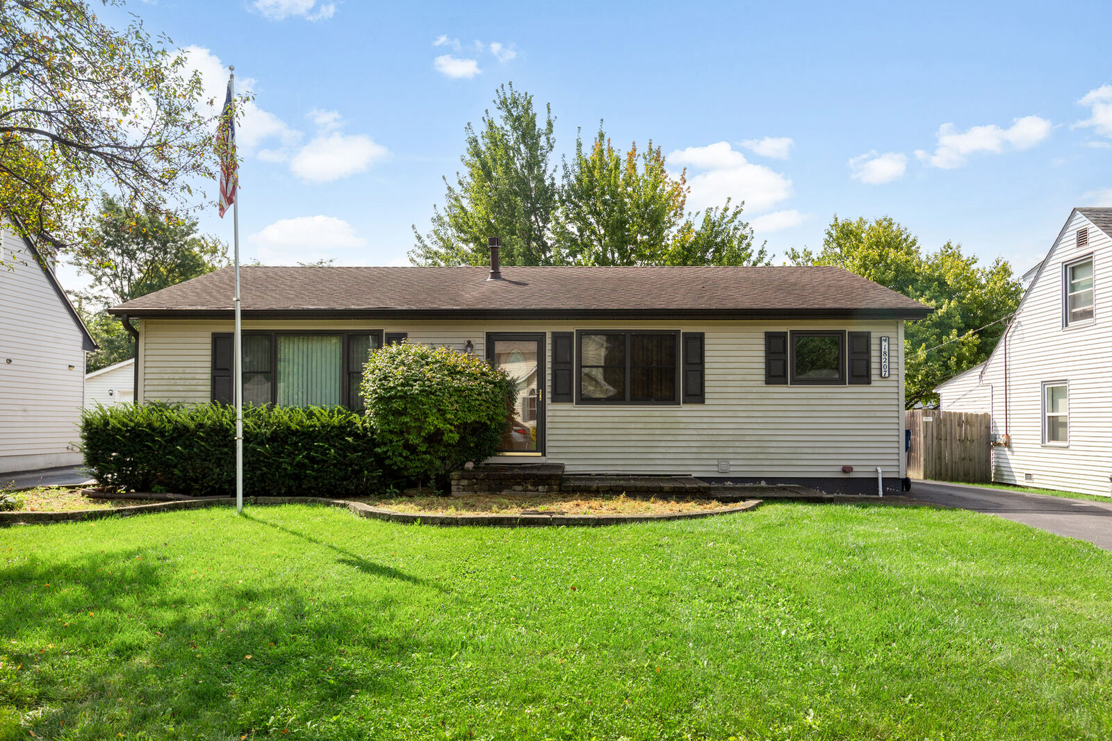 Property Photo:  18207 W Big Oaks Road  IL 60030 