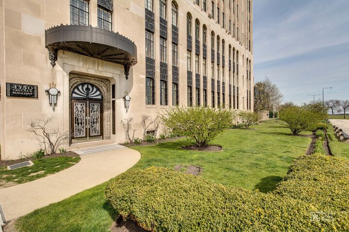 Property Photo:  4950 S Chicago Beach Drive 4A  IL 60615 