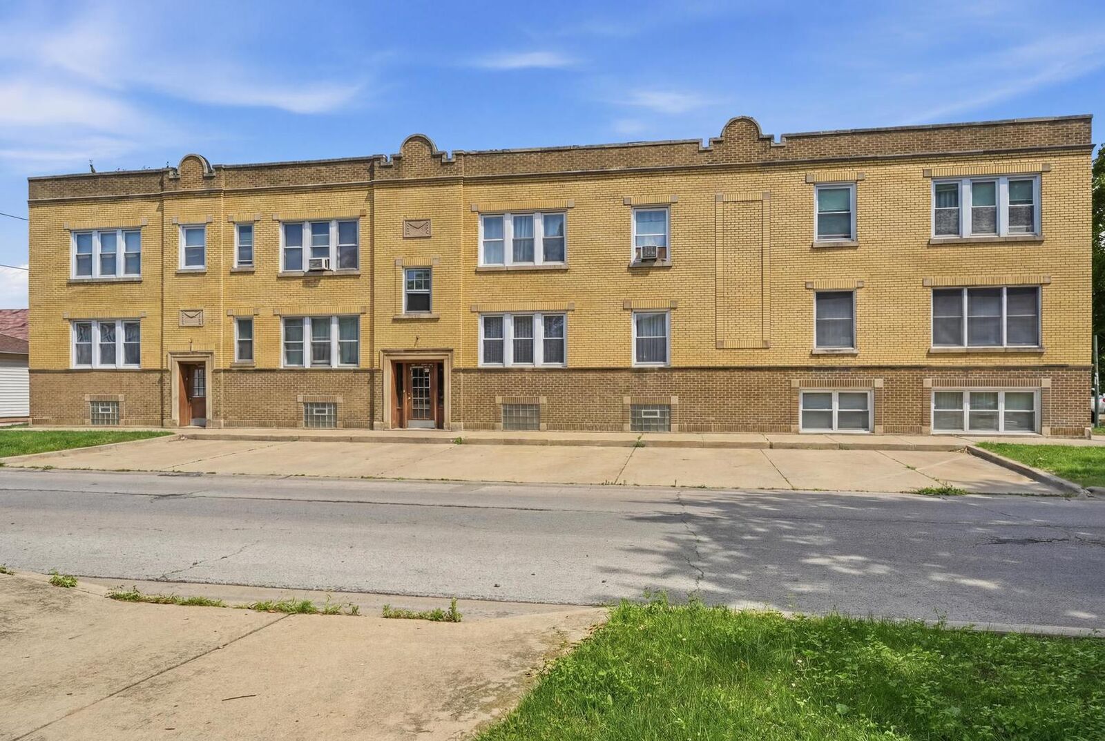 Property Photo:  5708 W George Street 2  IL 60634 