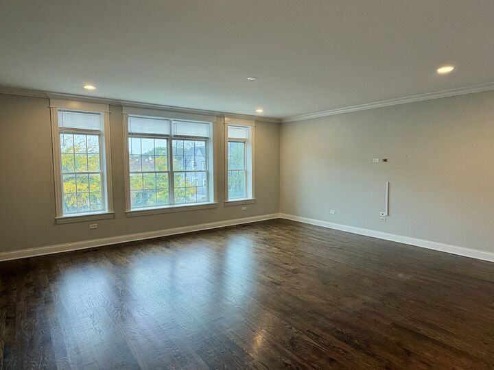 Property Photo: 4113 N Western Avenue 3 IL 60618