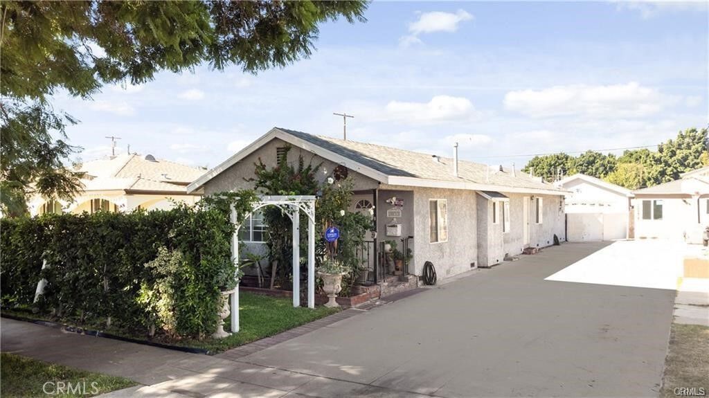 Property Photo:  10031 San Antonio  CA 90280 