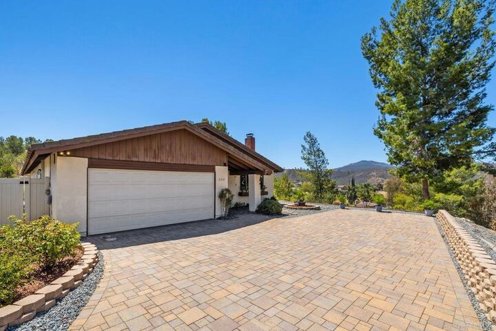 Property Photo: 2214 Nielsen St CA 92020