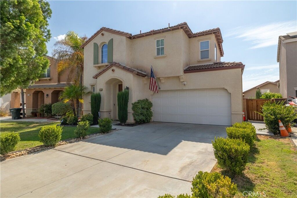 Property Photo: 3738 Almansa Way CA 92571