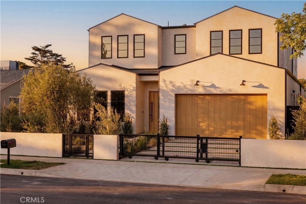 Property Photo:  4926 Nagle Avenue  CA 91423 